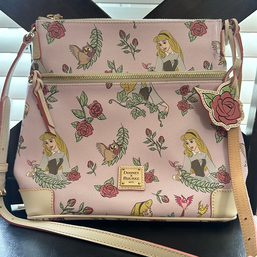 Dooney & Bourke, Sleeping Beauty Crossbody/ MUBO